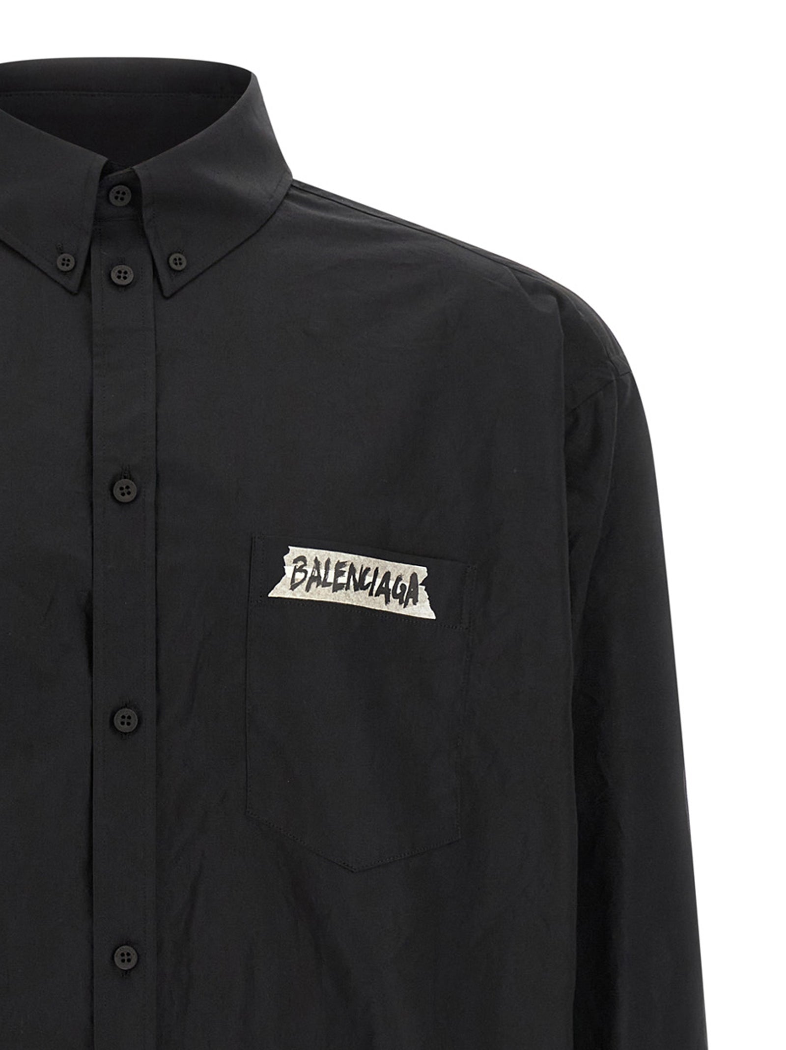 Chemise noire en coton de Balenciaga, coupe élégante avec col classique et manches longues, tissu doux et confortable.