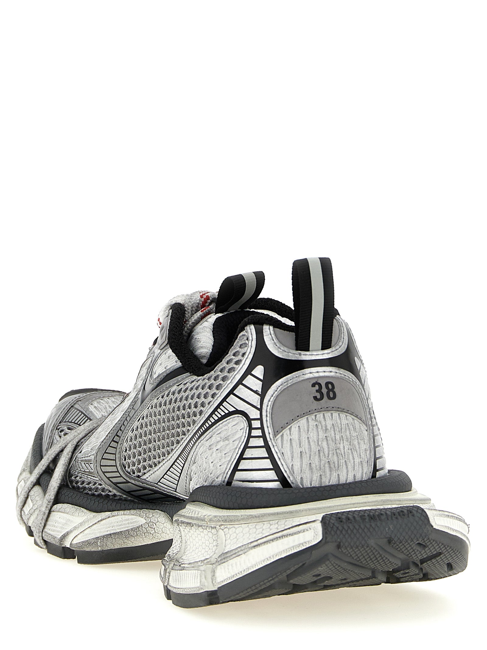 Chaussures de sport en polyéthylène gris de Balenciaga, sneakers athlétiques modernes, vue de face.