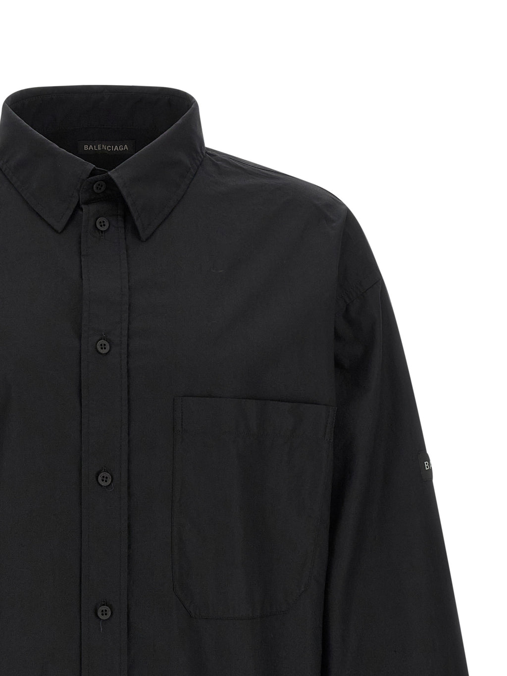 Chemise en coton noire Balenciaga, coupe élégante, vue de face, détails du tissu visible.
