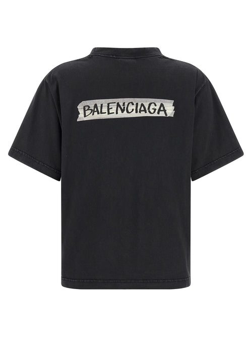 T-shirt en coton noir Balenciaga, coupe classique, logo discret sur la poitrine, porté sur mannequin.