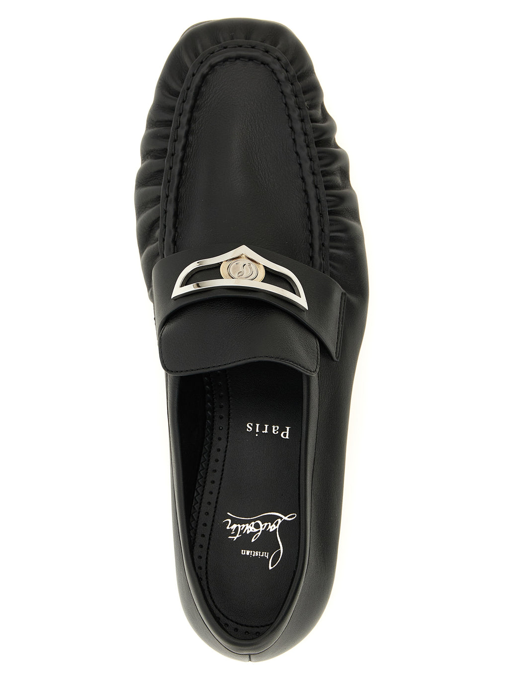 Chaussures Christian Louboutin mocassins slip-on en cuir de veau noir, élégants et sophistiqués, vue en gros plan.