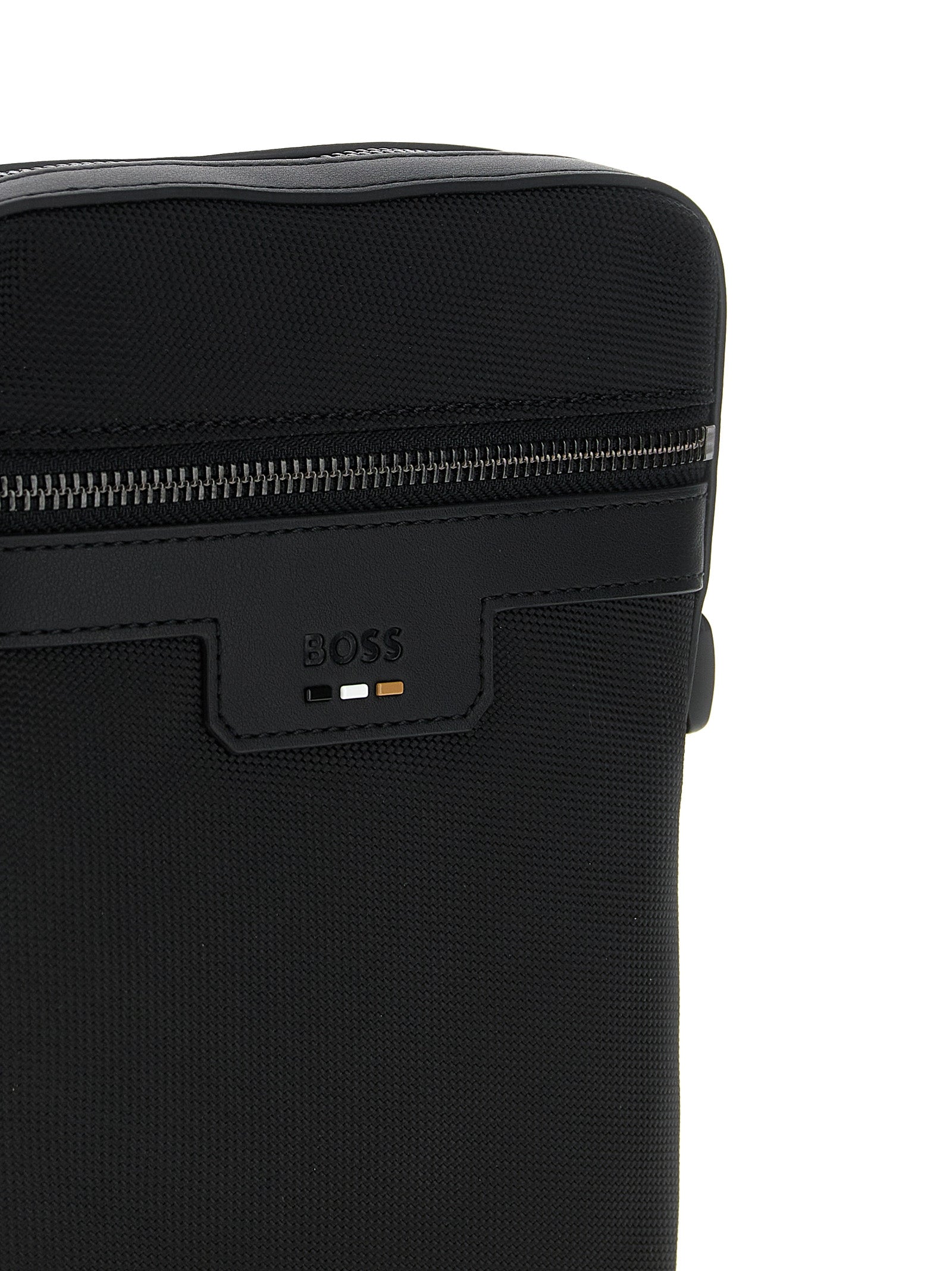 Sacoche en polyester noir de la marque Hugo Boss, avec une bandoulière réglable et un design élégant.