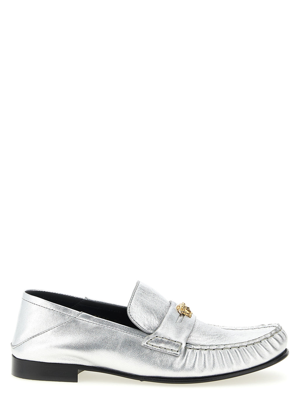 Mocassins slip-on en cuir d'agneau argenté de la marque Versace, élégants et confortables pour homme.