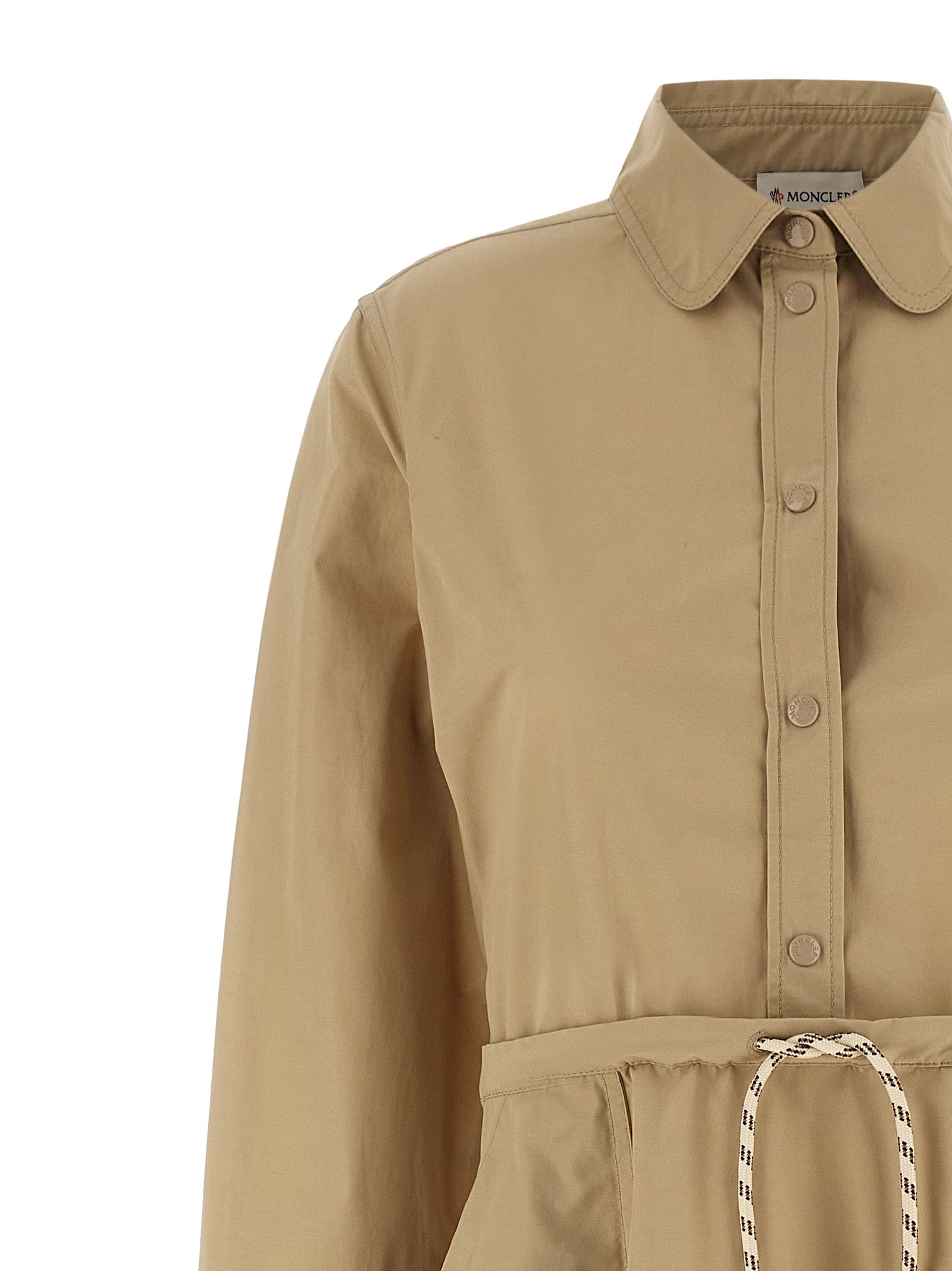 Robe longue beige en polyester de la marque Moncler, vêtement élégant avec coupe fluide et finition soignée.