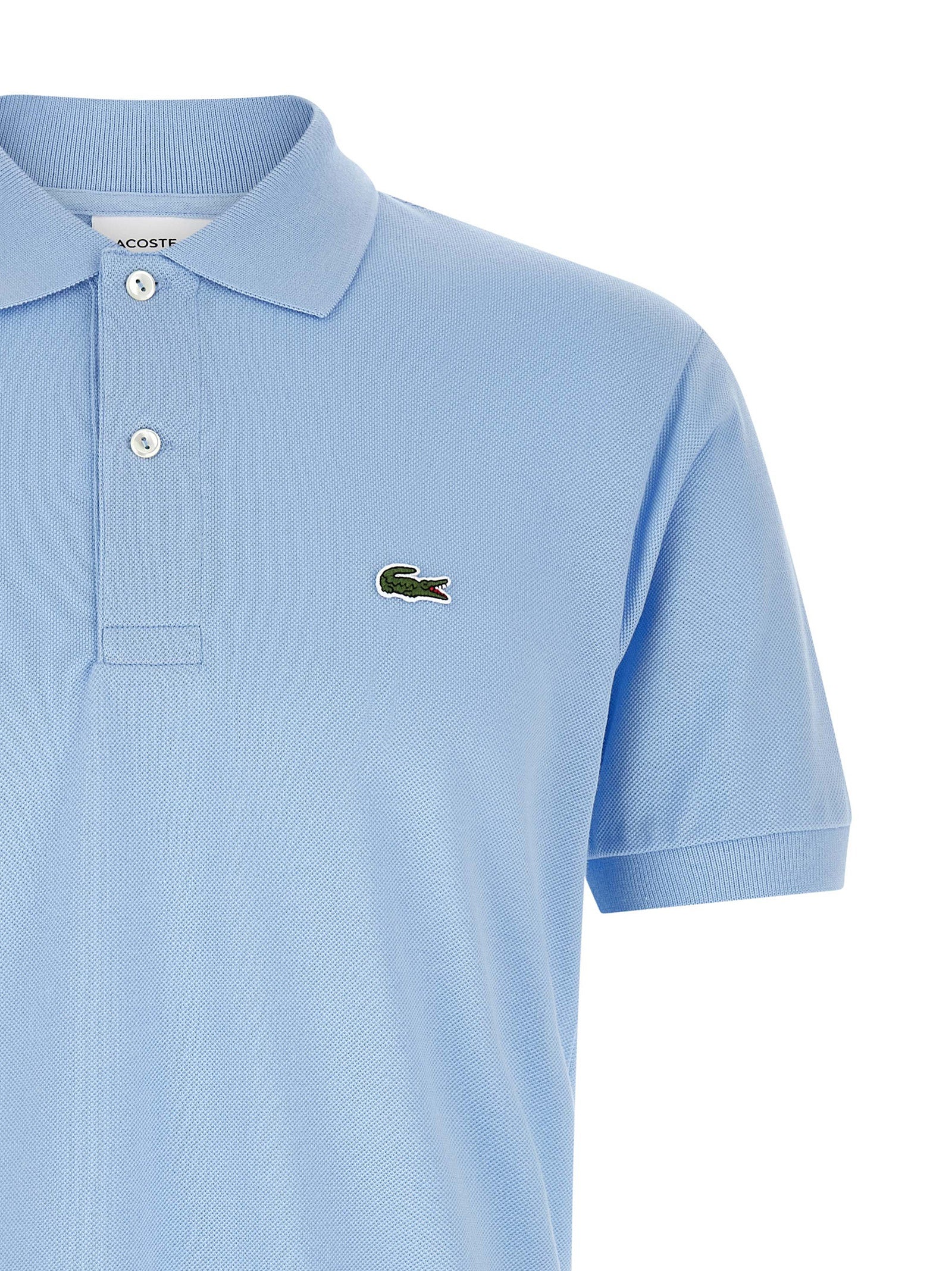 Chemise polo en coton bleu Lacoste avec col classique et logo crocodile sur la poitrine, pour un style décontracté.