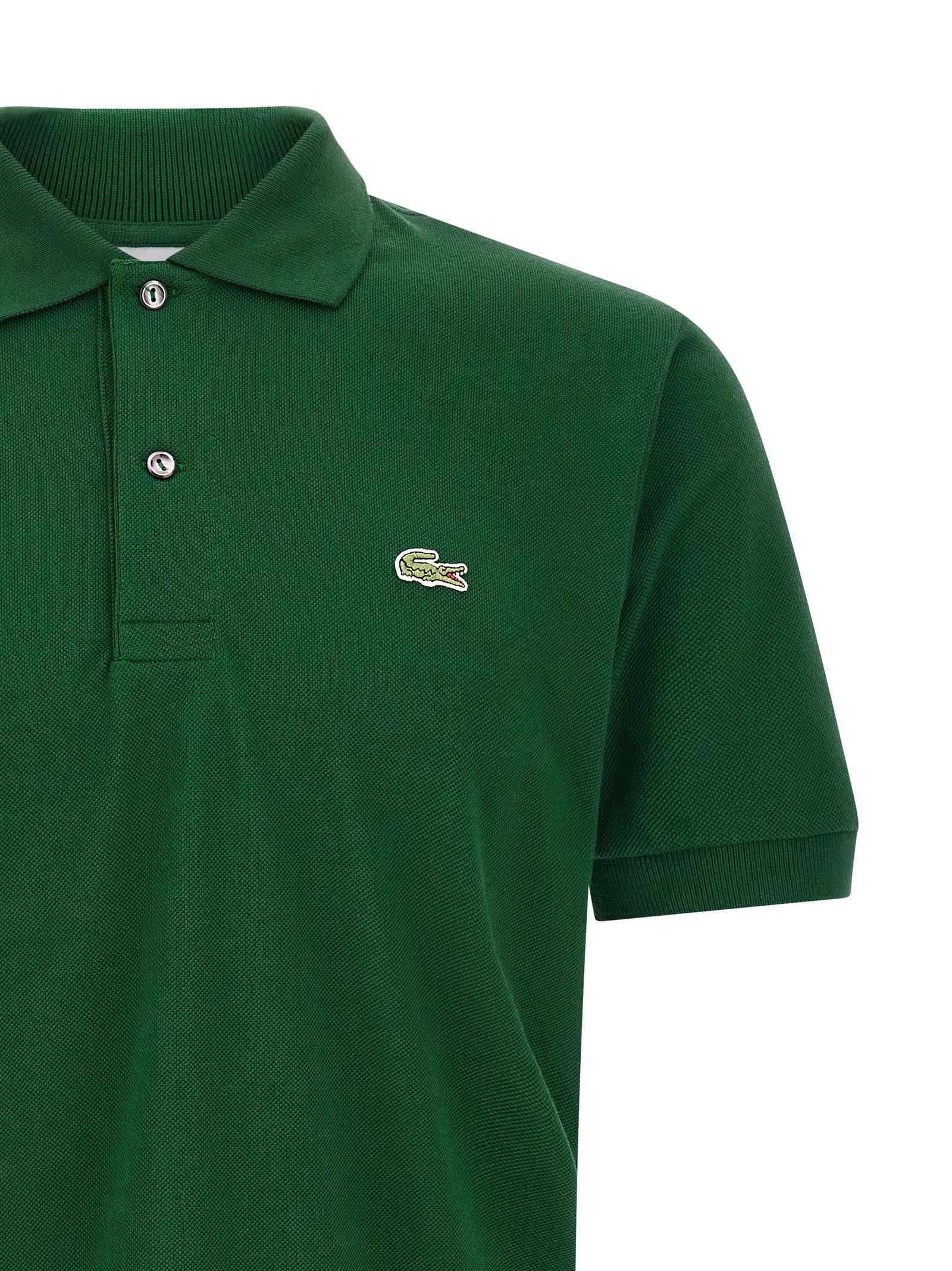 Chemise polo bicolore en coton Lacoste, avec col et logo crocodile, portée sur mannequin.