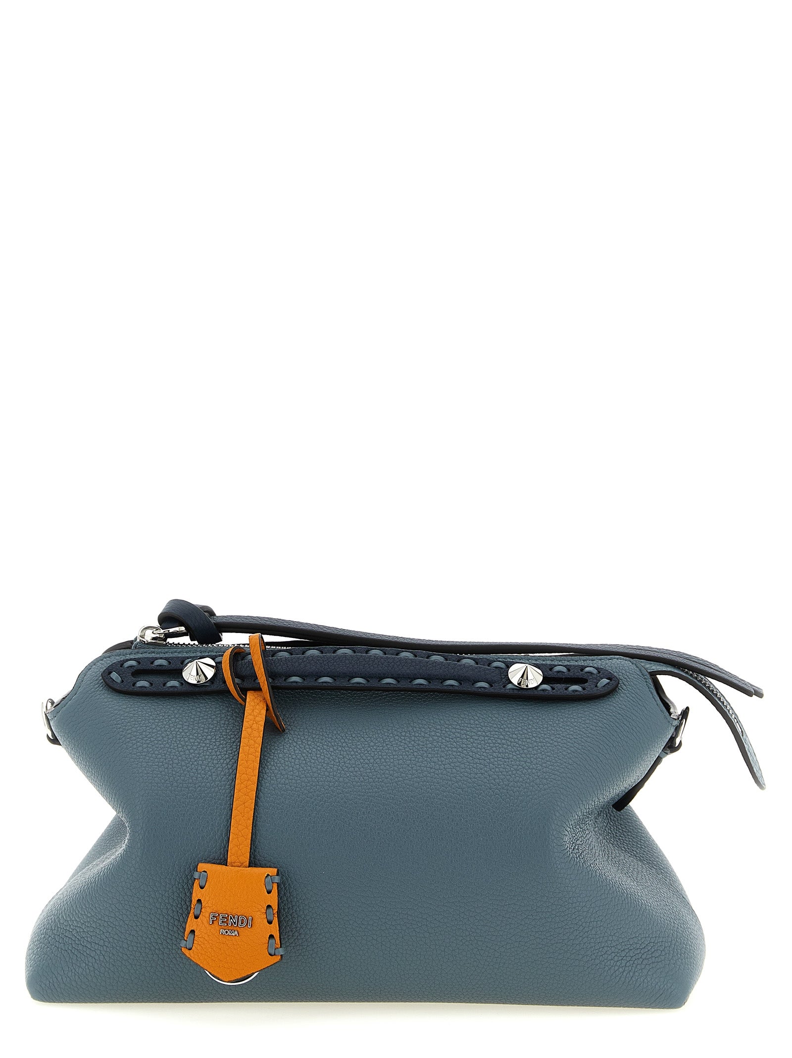 Sac à main Fendi en cuir de veau bleu, avec design élégant et détails sophistiqués pour un look chic et luxueux.