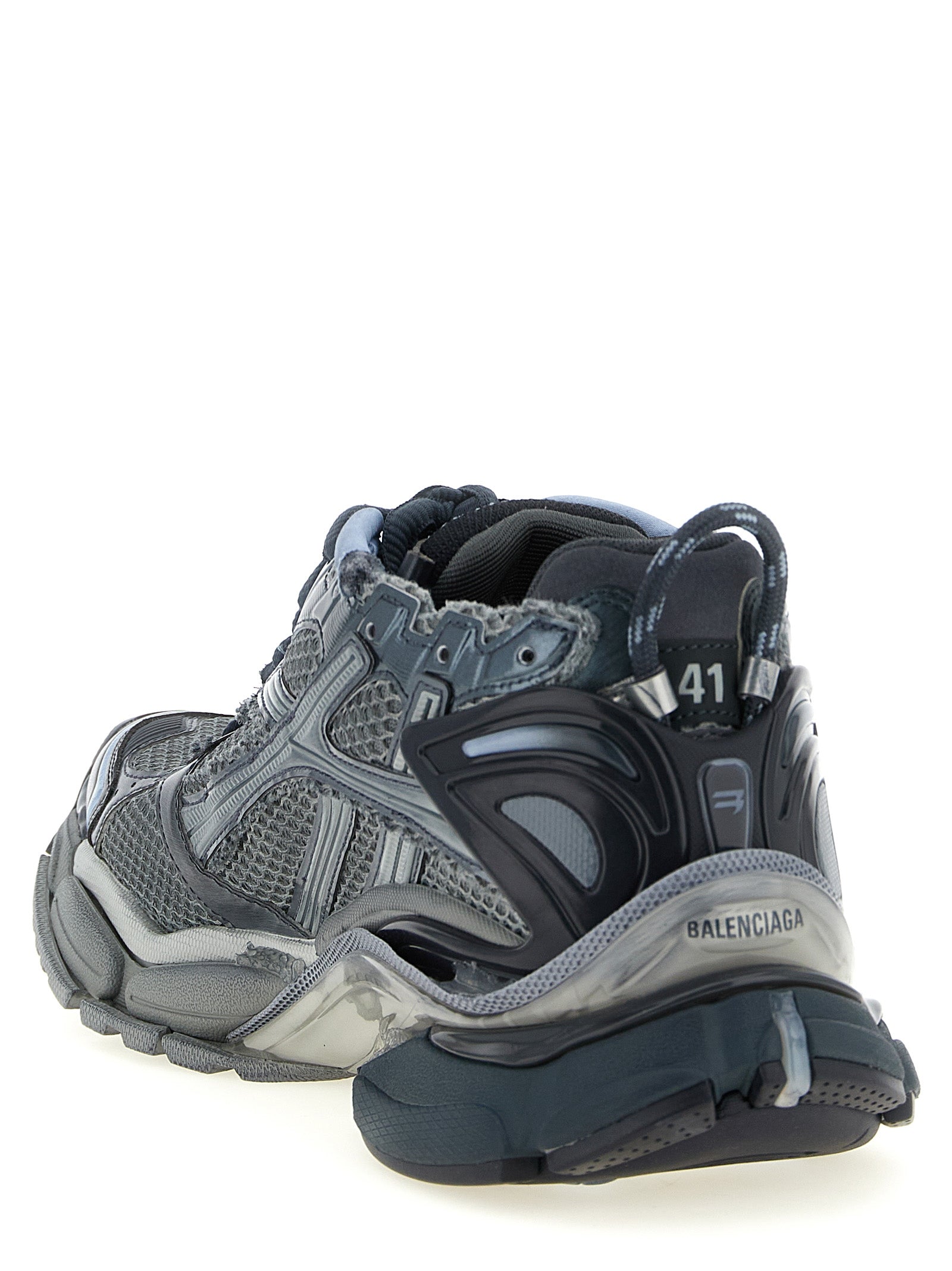 Chaussures de sport Balenciaga en polyéthylène grise, baskets athlétiques modernes avec semelles épaisses et design contemporain.