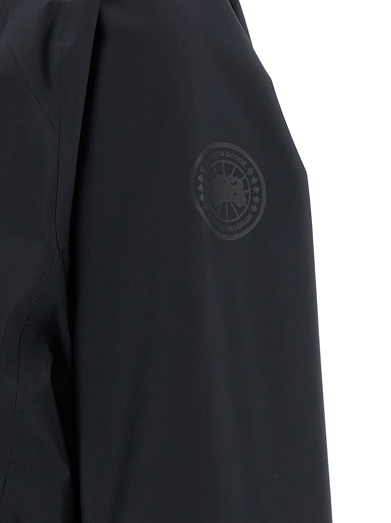 Veste en polyester noire Canada Goose pour homme, coupe-vent et résistante aux intempéries, avec capuche amovible et fermeture éclair.