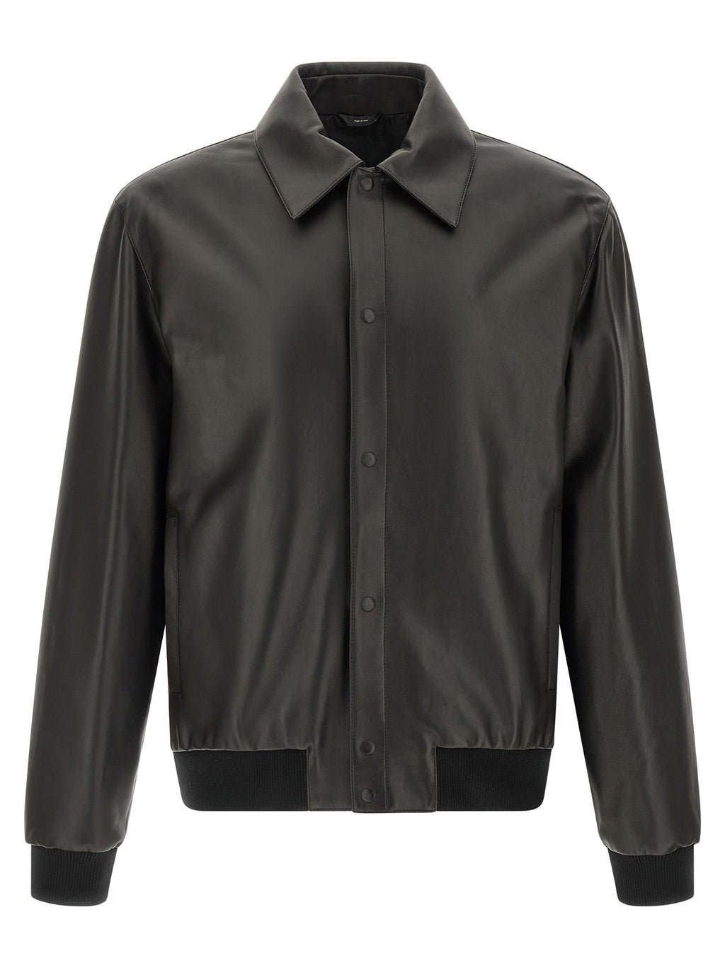 Veste en cuir d'agneau noire de Fendi, élégante et ajustée, visible sur une mannequin, avec détails de finition sophistiqués.