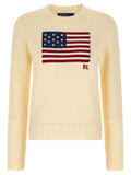 Cardigan beige en coton de Polo Ralph Lauren porté, avec col en V et boutons, style classique et élégant.