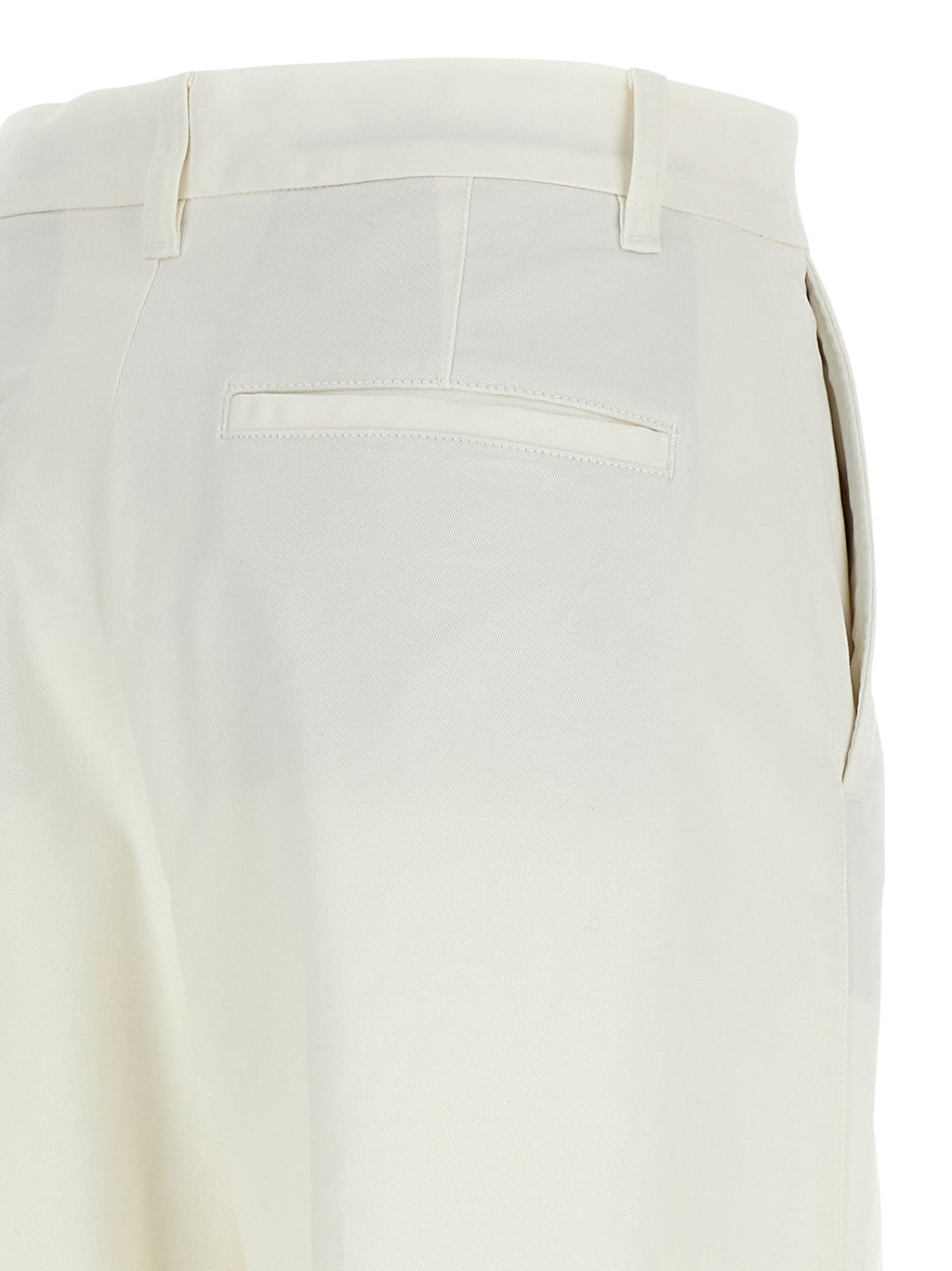 Pantalon chino en coton blanc de Polo Ralph Lauren, coupe classique, vue de face sur un mannequin.