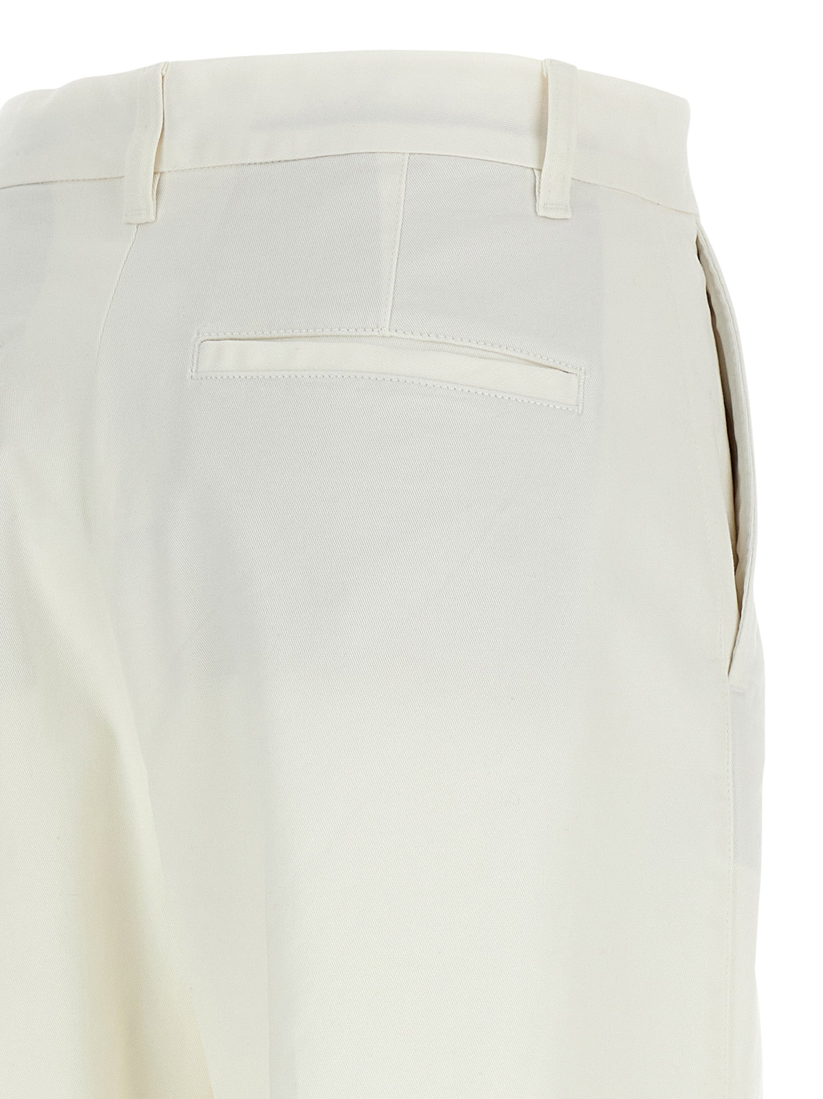 Pantalon chino en coton blanc de Polo Ralph Lauren, coupe classique, vue de face sur un mannequin.