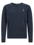 Sweatshirt en coton bleu Polo Ralph Lauren, à col rond et logo brodé, porté sur mannequin blanc.