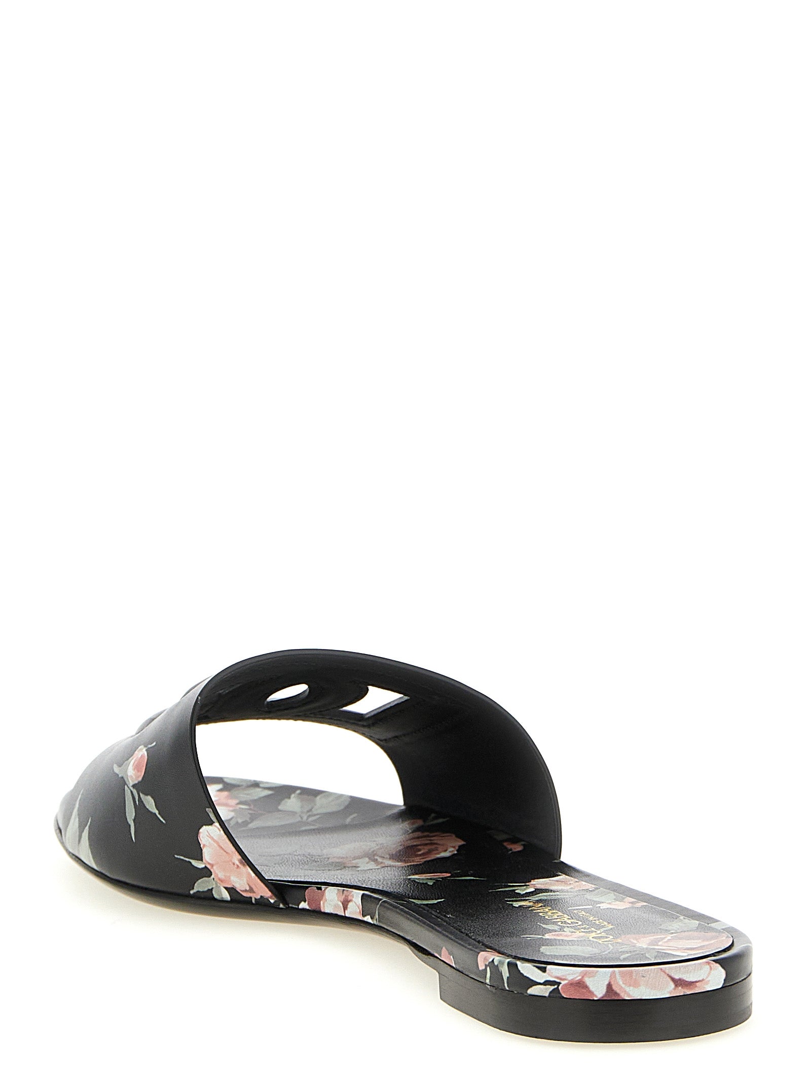 Sandales noires en cuir de veau de Dolce & Gabbana, élégantes et confortables, pour un style sophistiqué.