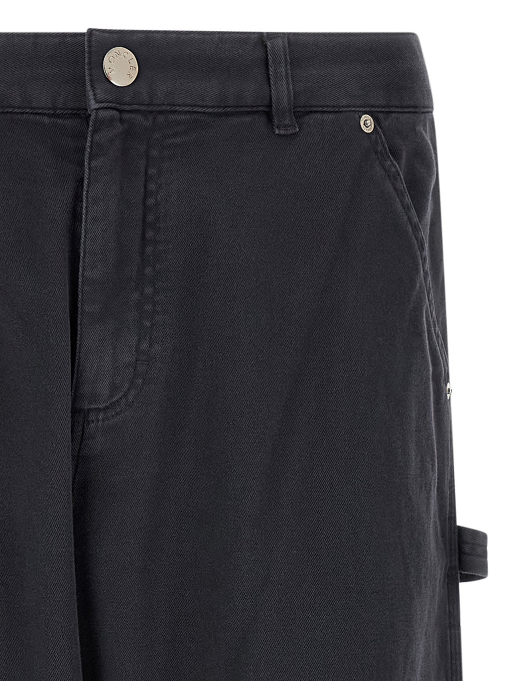 Pantalon cargo en coton bleu Moncler, style décontracté avec poches latérales, visible sur l’image.