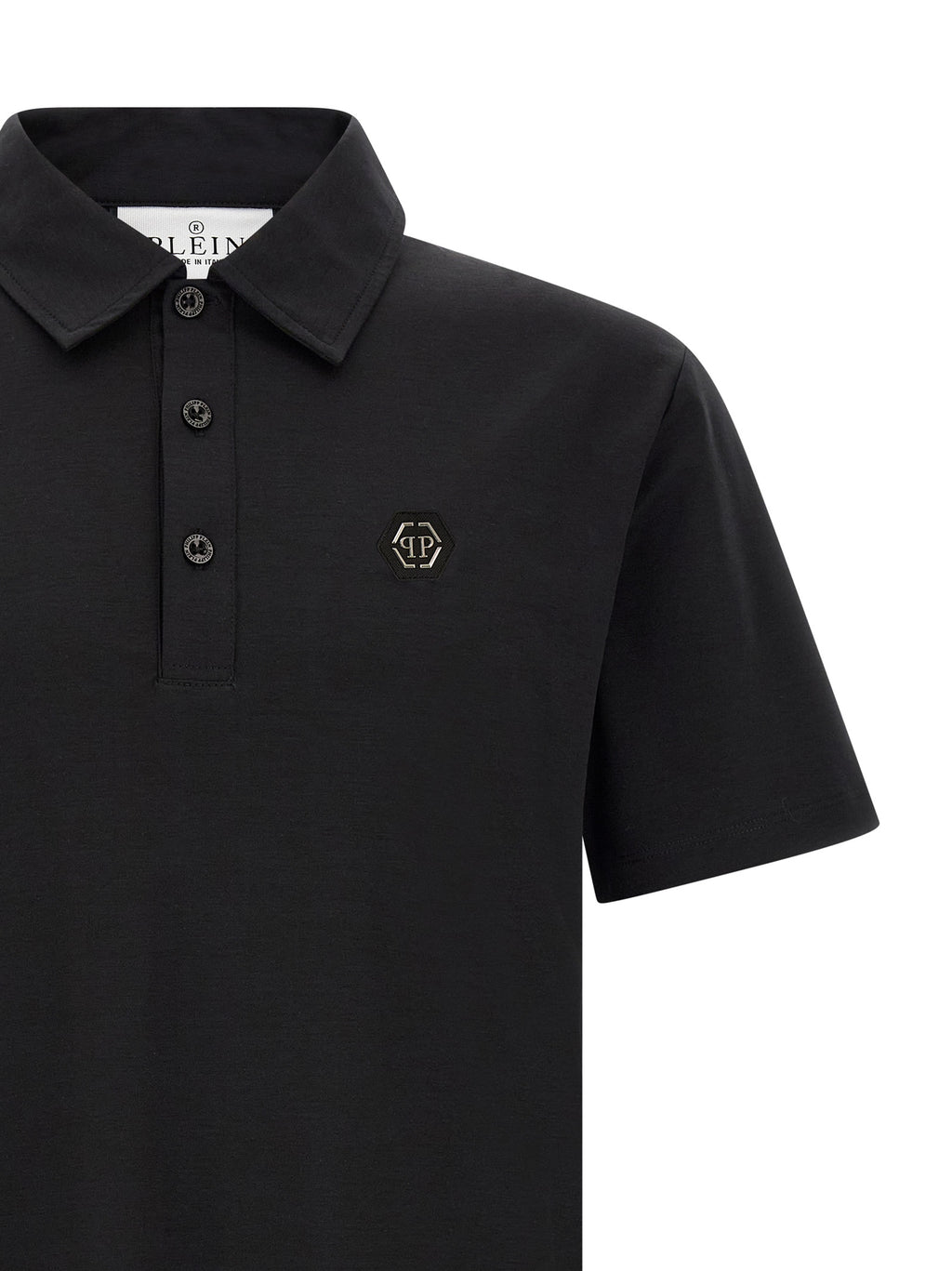 Chemise polo noire en coton de la marque Philipp Plein, vue en gros plan avec détails du tissu et du col.