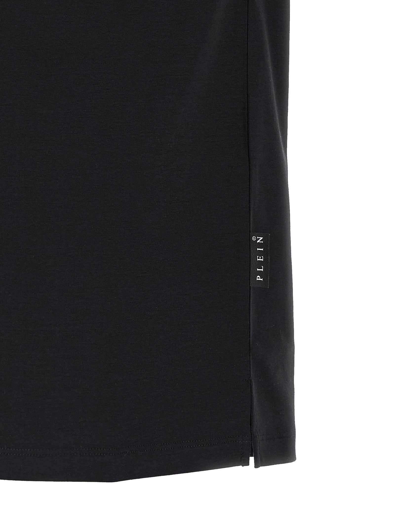 Chemise polo noire en coton de la marque Philipp Plein, détails visibles sur le tissu et le design élégant.