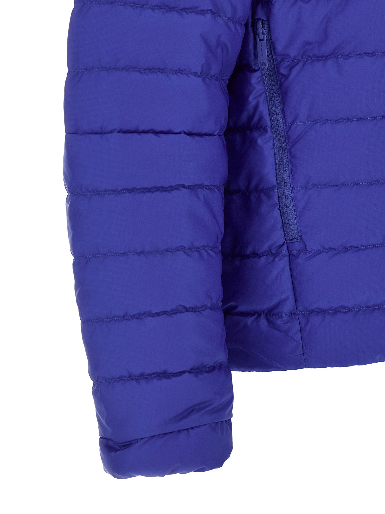 Veste longue en polyamide bleue de Canada Goose, chaud et imperméable, avec capuche et fermeture éclair.