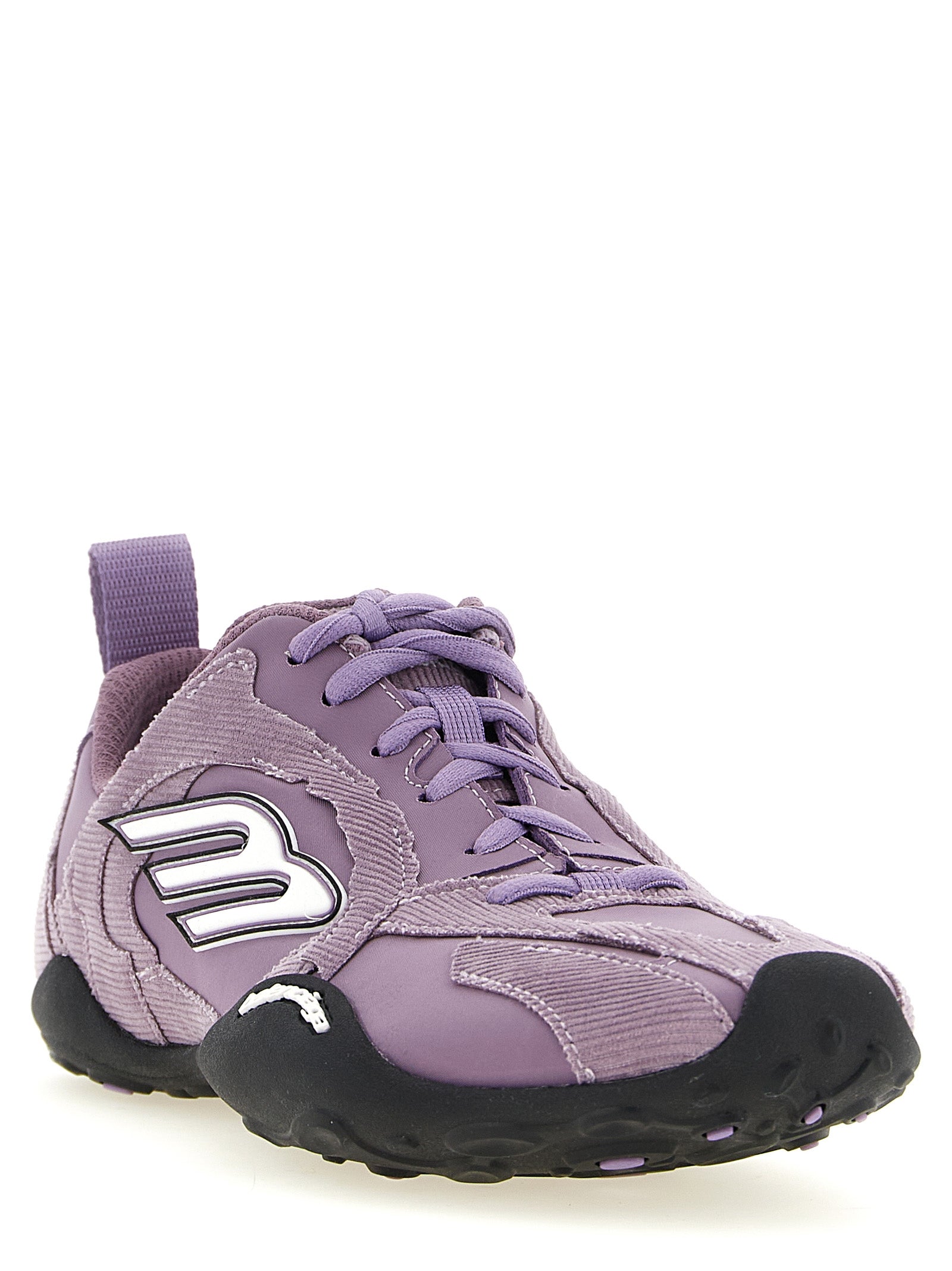 Basketball en polyester violet Balenciaga, sneakers sportives élégantes avec design moderne et logo visible sur la chaussure.