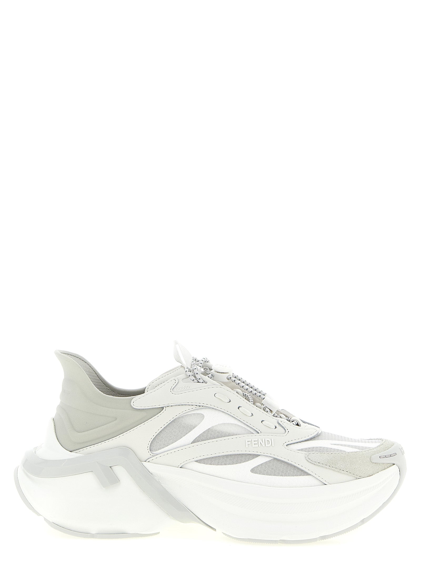 Sneakers athlétiques en cuir de veau gris de Fendi, design moderne et confortable pour le sport et le style décontracté.