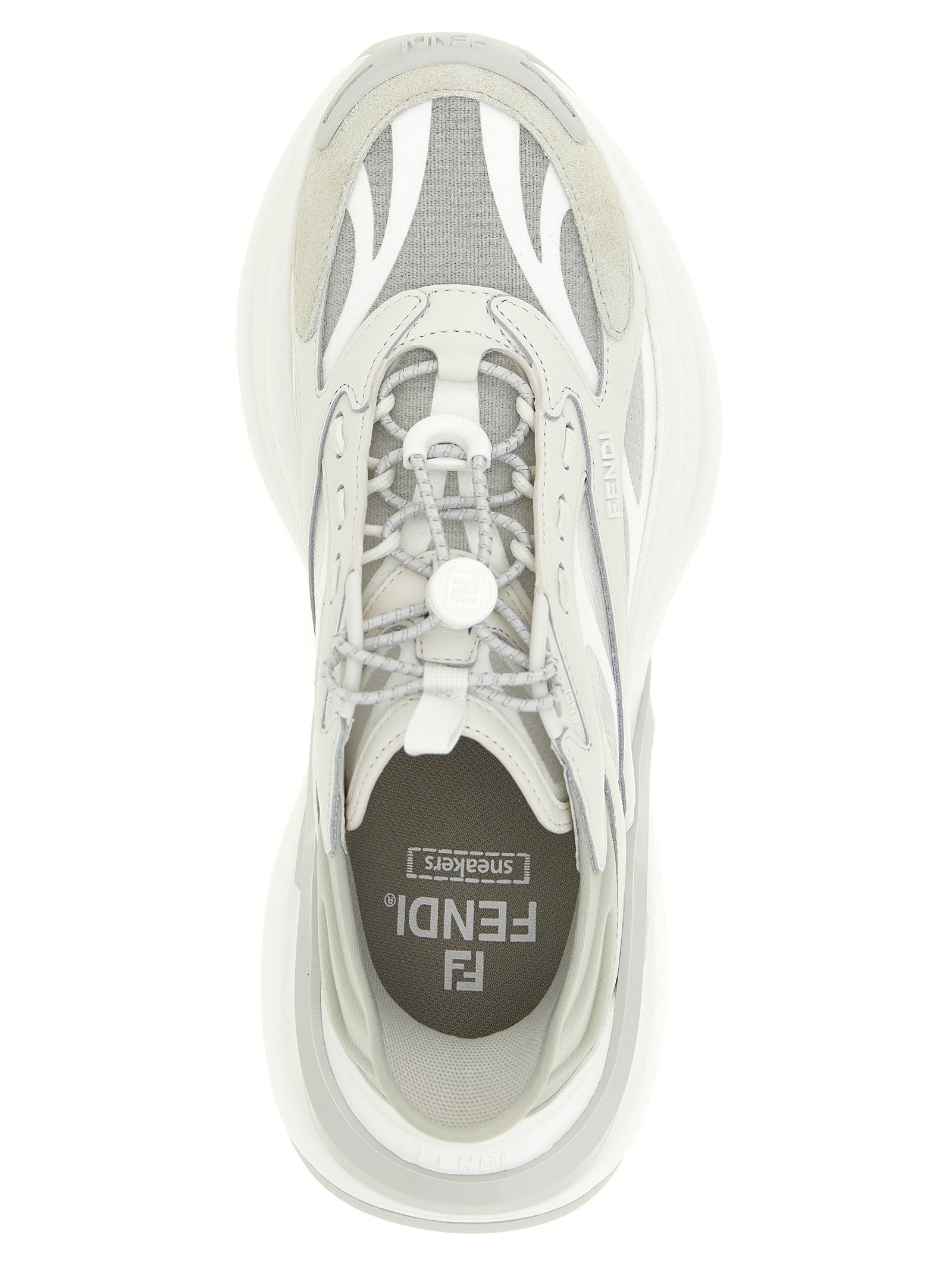 Chaussures de sport Fendi en cuir de veau gris, baskets athlétiques élégantes avec détails modernes.