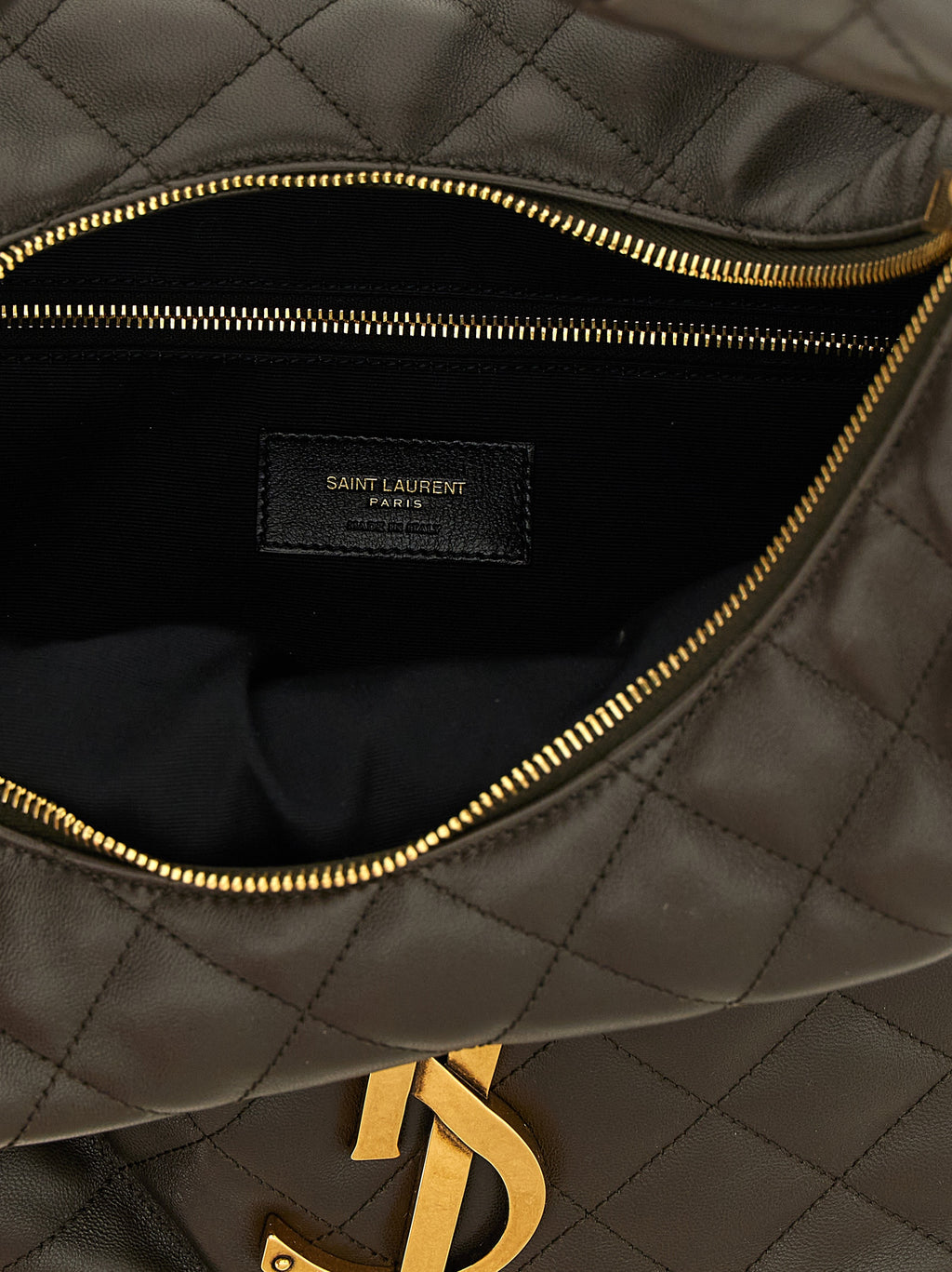 Sac à bandoulière en cuir d'agneau marron de Saint Laurent, style élégant et sophistiqué, visible avec détails en cuir et finition soignée.