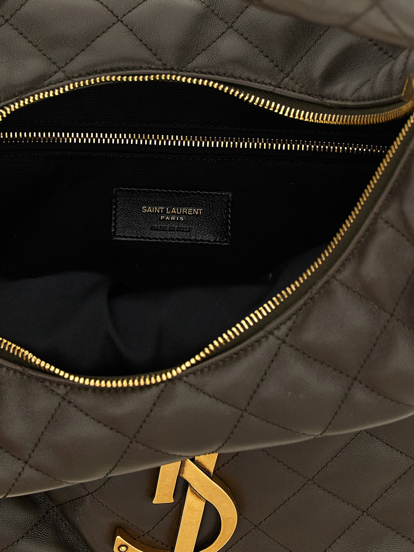 Sac à bandoulière en cuir d'agneau marron de Saint Laurent, style élégant et sophistiqué, visible avec détails en cuir et finition soignée.