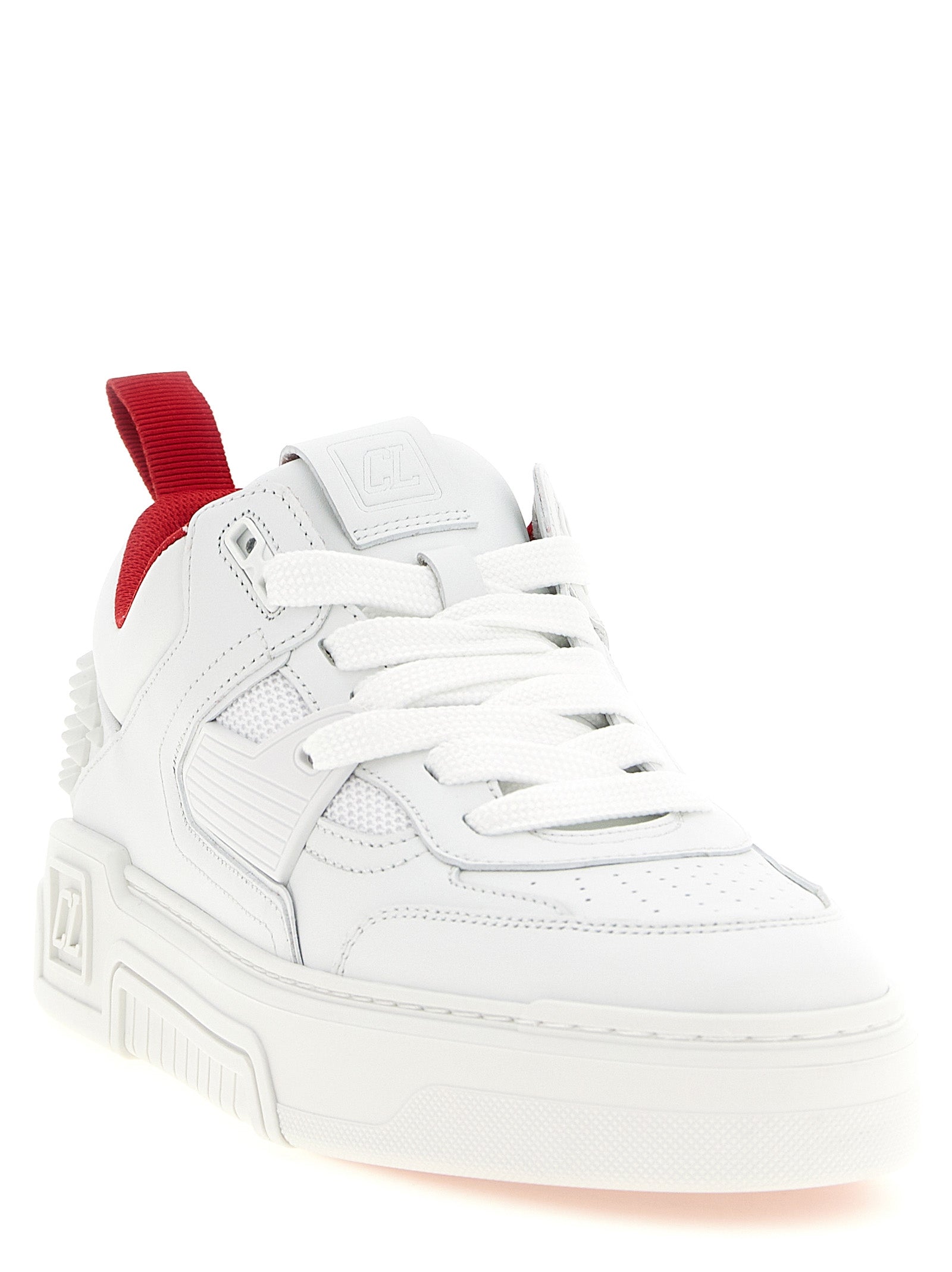 Chaussures de sport en cuir de veau blanc de Christian Louboutin, baskets athlétiques élégantes, vue de face avec détails de la semelle.