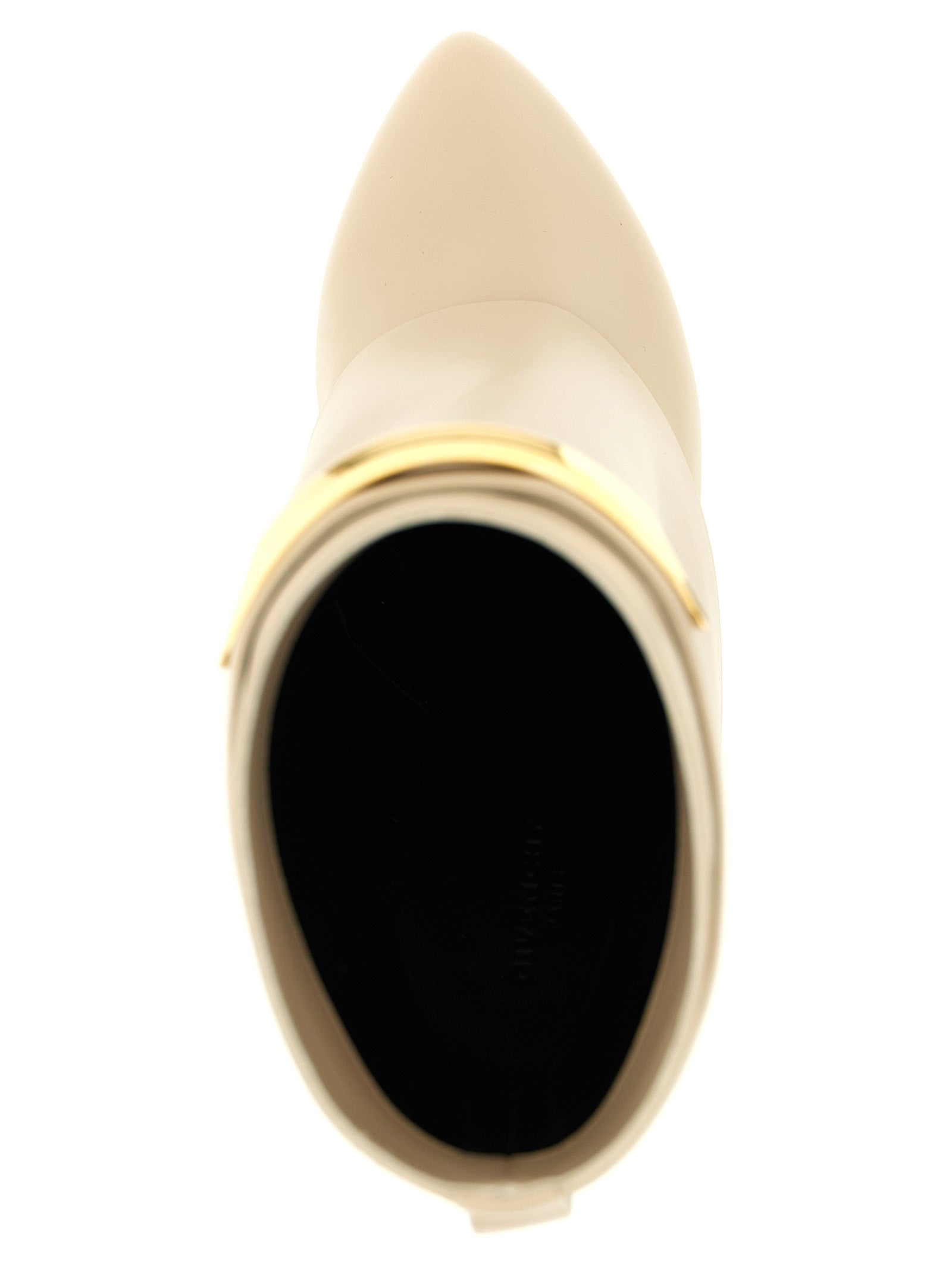 Bottes ankle en cuir de veau beige de Givenchy, style élégant et sophistiqué, visibles sur cette image.