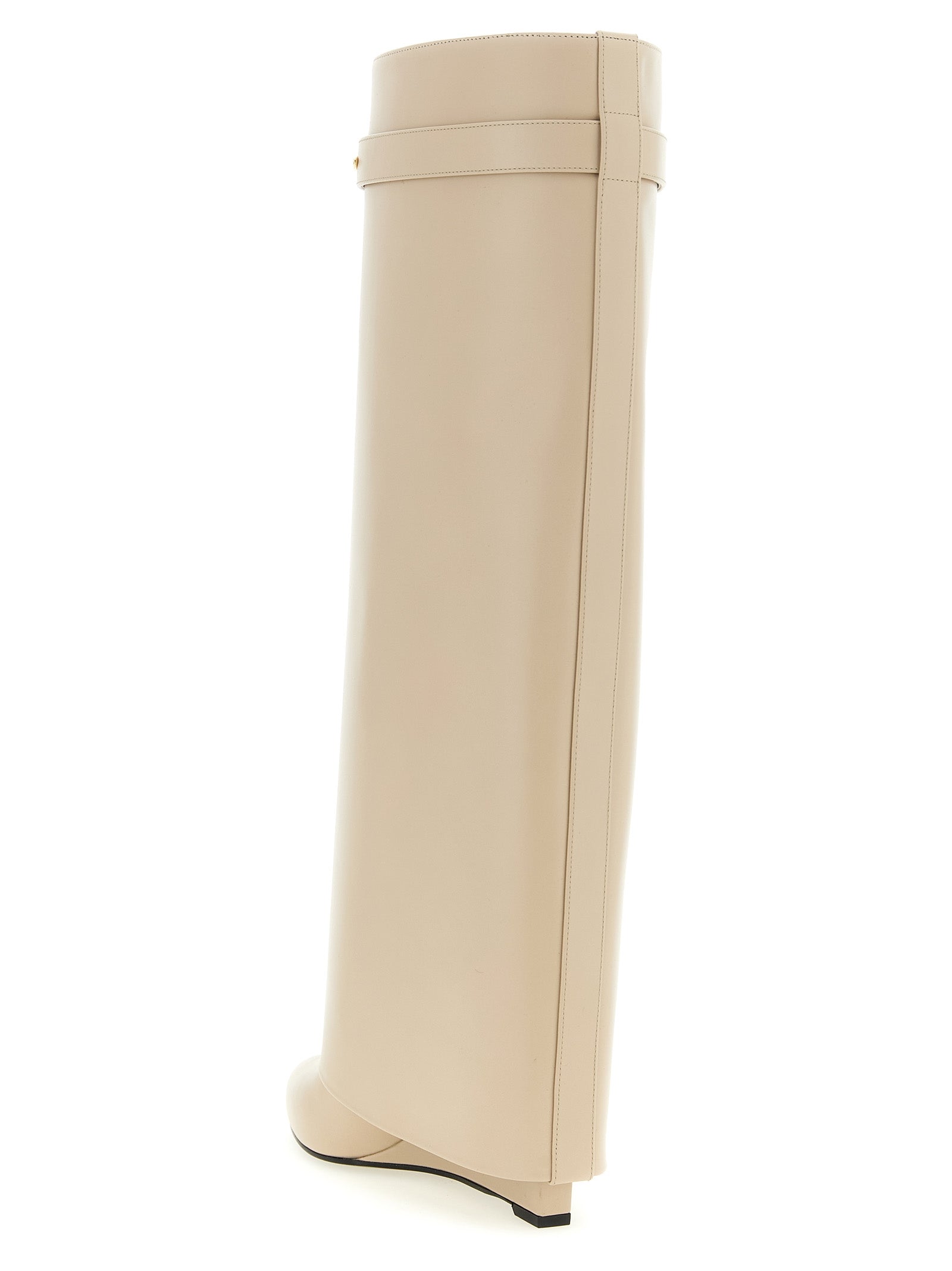 Bottes beige en cuir de veau Givenchy, longues au-dessus du genou, avec design élégant et sophistiqué.
