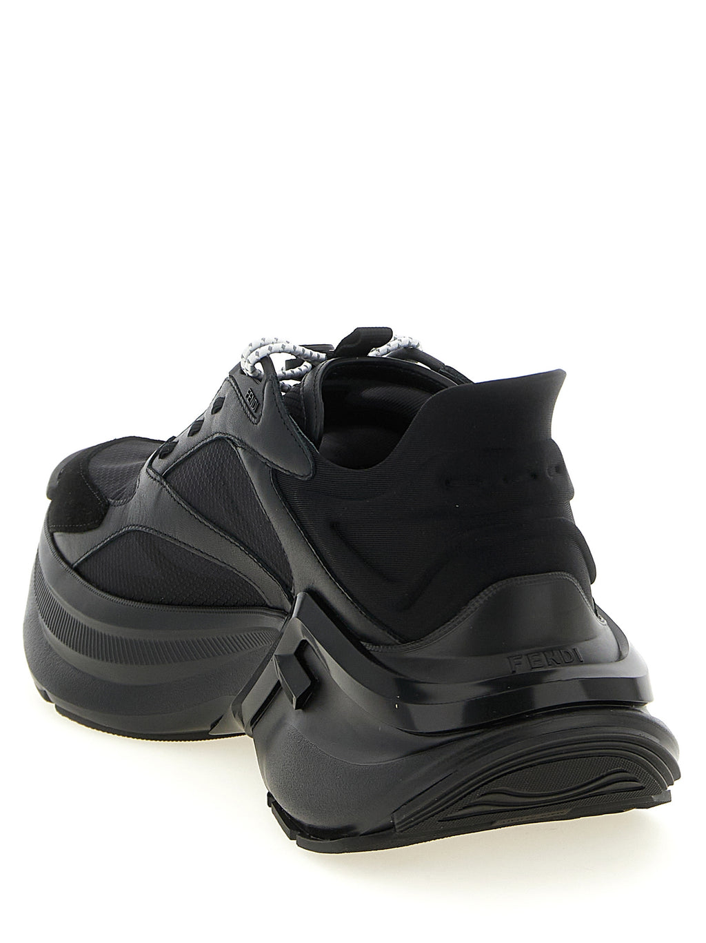 Chaussures de sport noires en cuir de veau Fendi, baskets athlétiques élégantes et modernes pour homme ou femme.