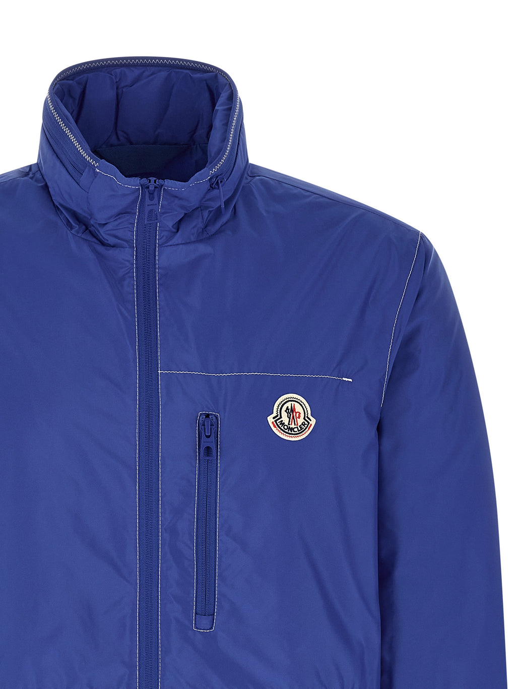 Veste en nylon bleu Moncler, coque en polyamide avec capuche, fermeture zippée et détails élégants, adaptée au froid.