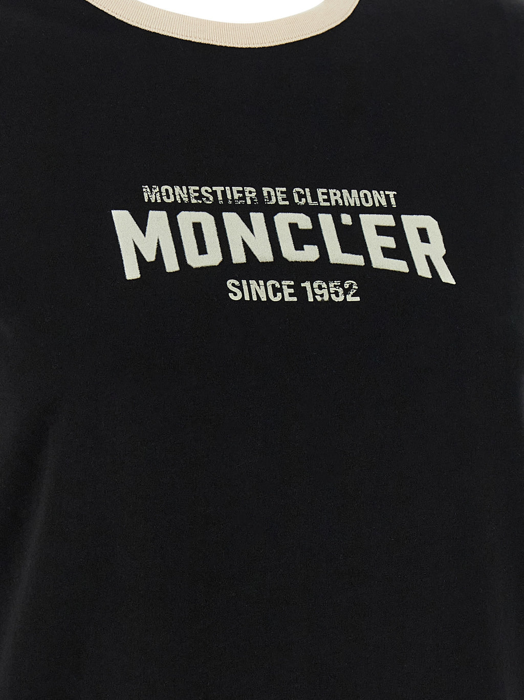 T-shirt en coton noir Moncler pour homme, vue de face, avec logo discret sur la poitrine.