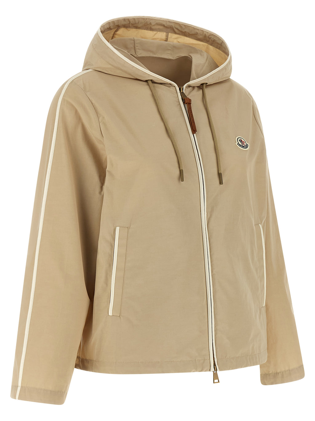 Veste en polyester beige de Moncler, coupe-vent et isolante, visible avec capuche et fermeture éclair.