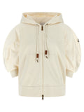 Sweat à capuche en coton blanc Moncler, décontracté avec logo sur la poitrine, vue de face.