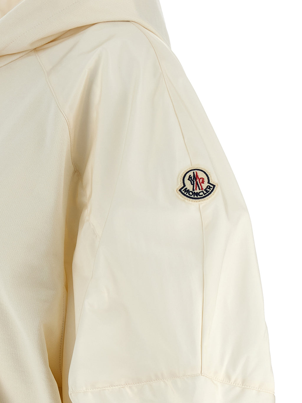 Sweat à capuche en coton blanc Moncler avec logo brodé, douceur et style moderne pour un look décontracté.
