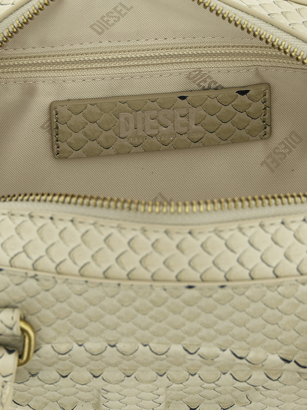 Sac à épaule Diesel beige en fibres mixtes, avec poignées robustes et détails modernes, pour un style décontracté.