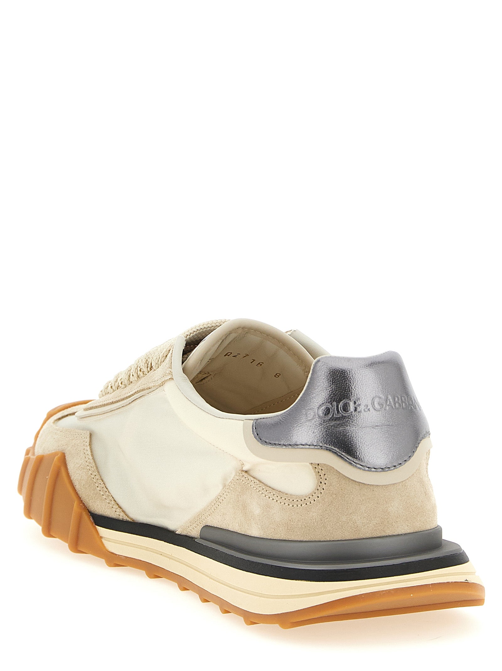 Basket sport en cuir de veau argenté de Dolce & Gabbana, sneakers athlétiques élégantes et modernes.