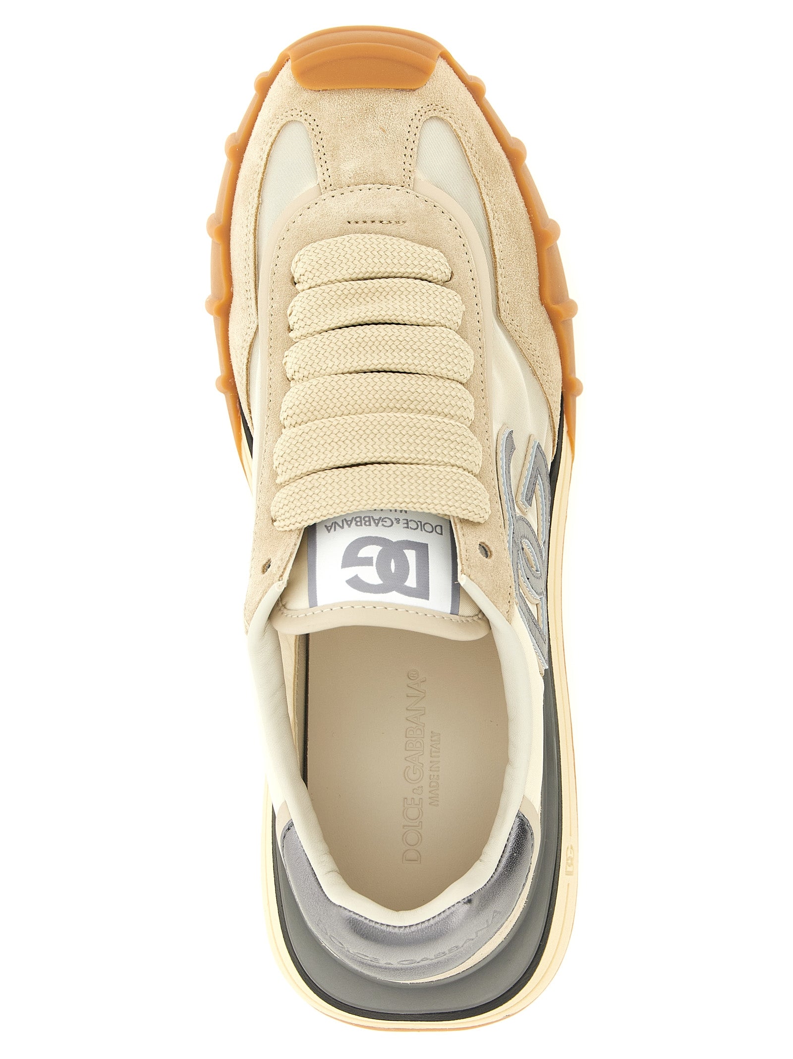 Sneakers athlétiques en cuir de veau argenté de Dolce & Gabbana, style moderne et élégant pour hommes.