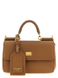 Sac à main en cuir de veau marron de Dolce & Gabbana, élégant et sophistiqué, avec détails en or et poignée robuste.