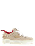 Sneakers athlétriques en cuir de veau beige de Christian Louboutin, vue de profil avec semelle blanche et design élégant