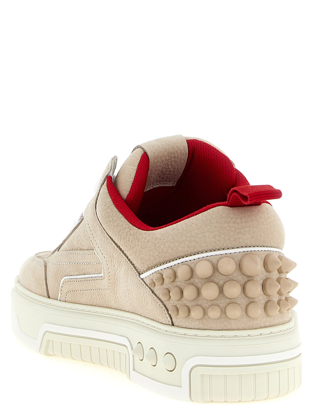 Sneakers athlétiques en cuir de veau beige de Christian Louboutin, vue de profil avec semelle blanche et détails de design sophistiqués.