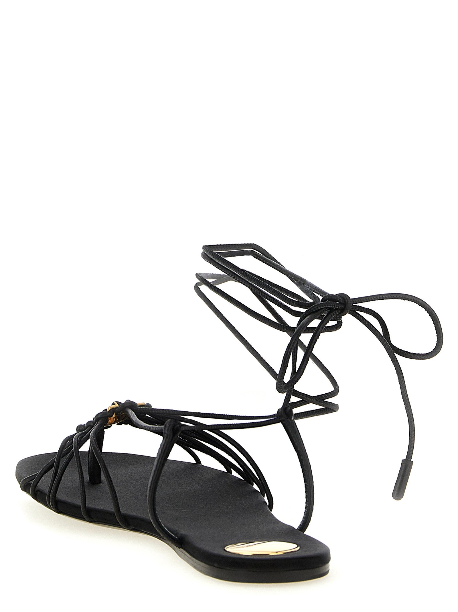 Sandales plates en cuir de agneau noir de la marque Saint Laurent, visibles avec détails en cuir lisse et semelle fine.