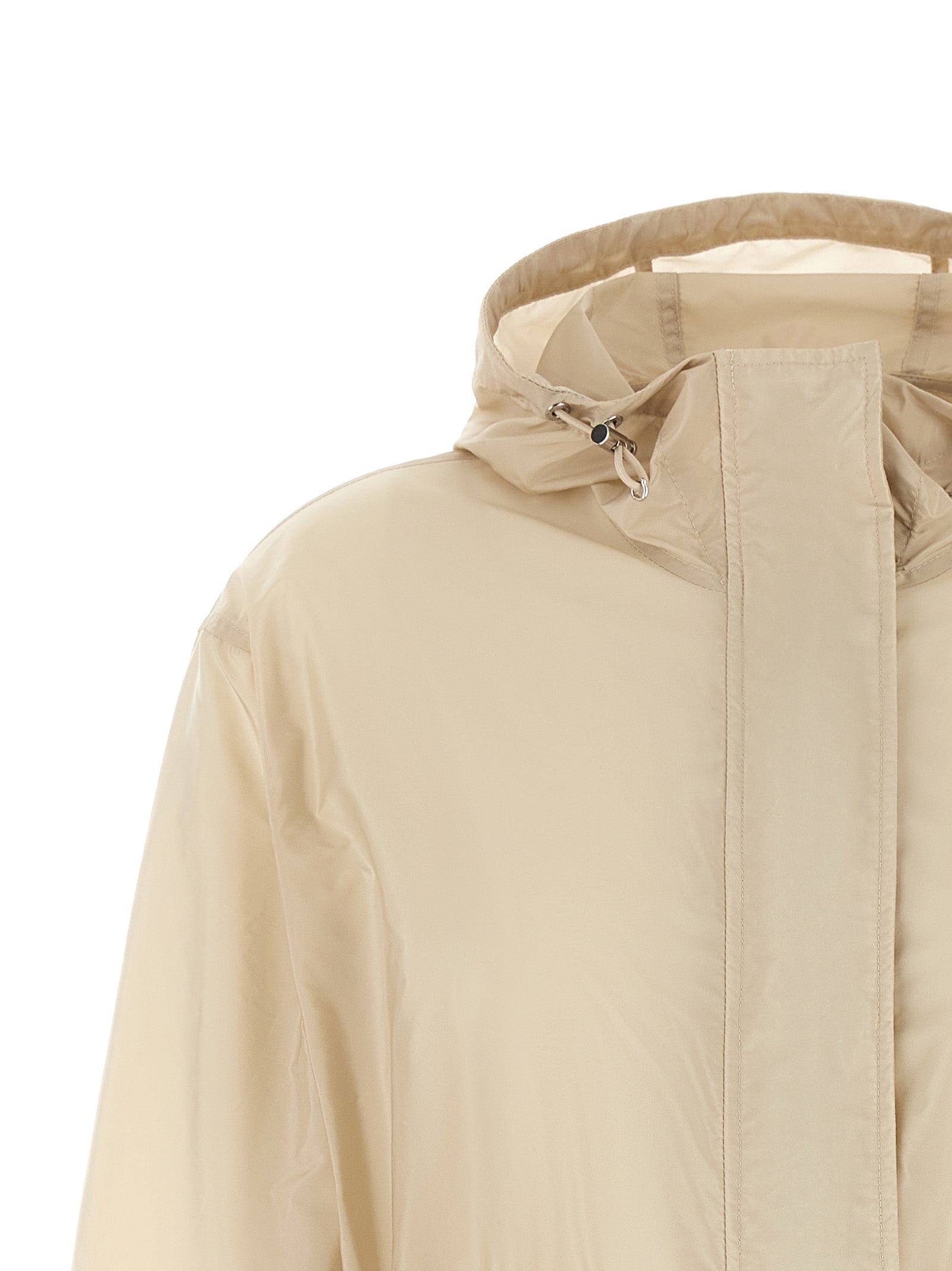 Veste Moncler beige en nylon polyamide, coupe-vent et léger, avec capuche amovible et fermeture zippée.
