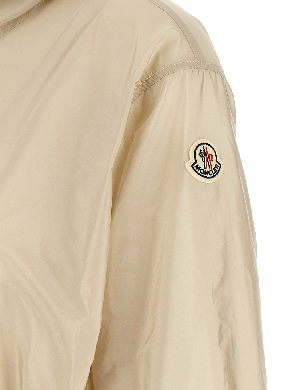 Veste beige en polyamide Moncler avec fermeture éclair et capuche, vue de face.