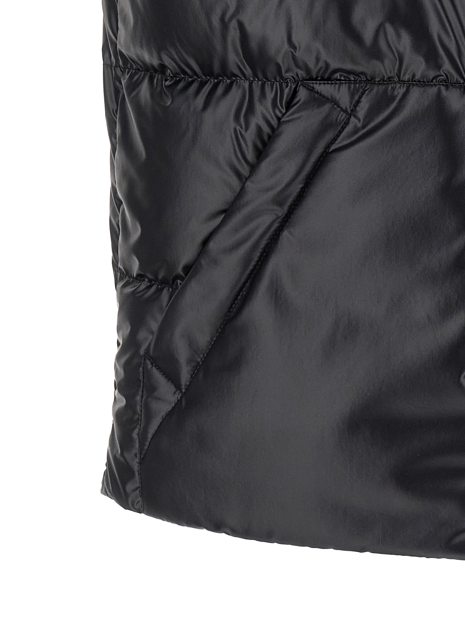 Veste sans manches en polyester bleu Moncler, légère et élégante, adaptée pour un style chic et décontracté.