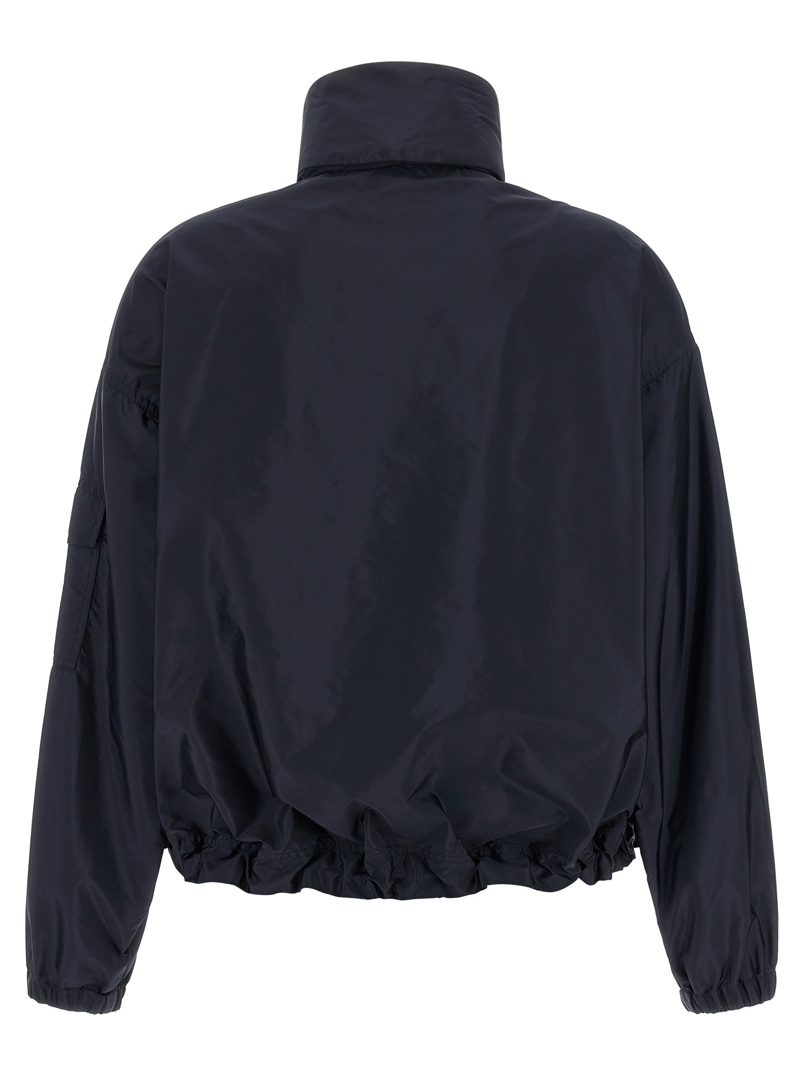 Veste en shell en polyamide bleu Moncler, légère et imperméable, avec capuche et fermeture zippée visible sur l'image.