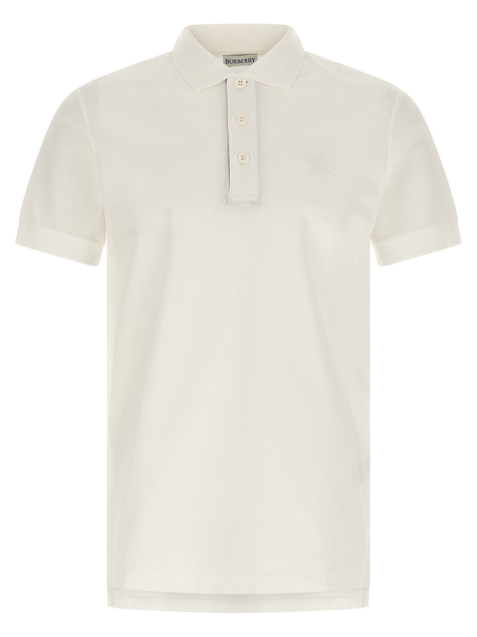 Chemise polo en coton blanc de la marque Burberry, avec col et boutons, affichée sur un mannequin.