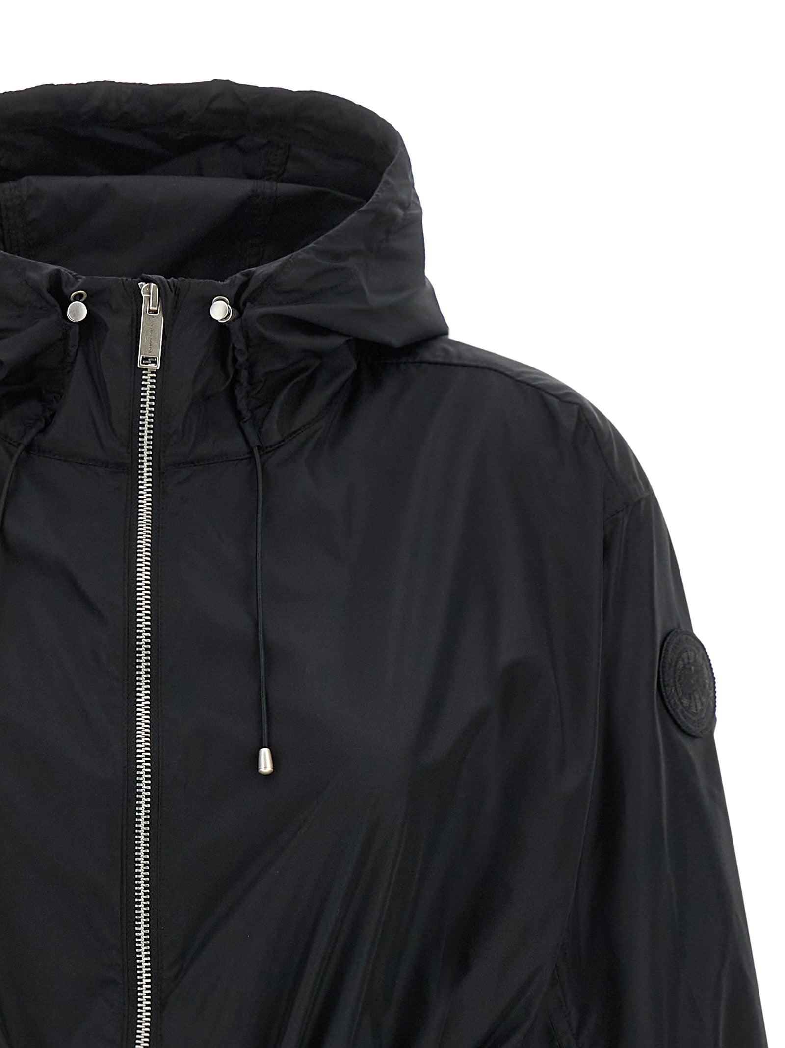 Doudoune Canada Goose noire en polyamide, style parka, avec capuche et fermeture éclair visible.